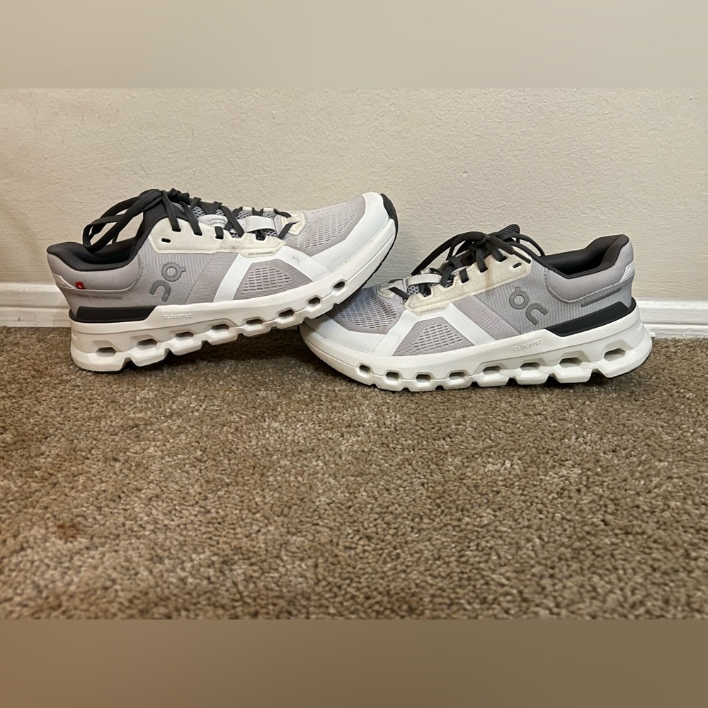Women’s On Cloud Cloudrunner2 Size 9 - image 1